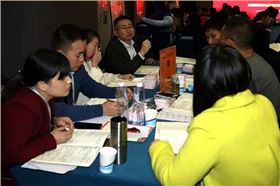 伙伴们在课堂上积极讨论