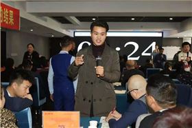 伙伴在分组练习