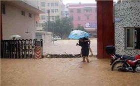 悬浮门被雨水浸泡后怎么处理