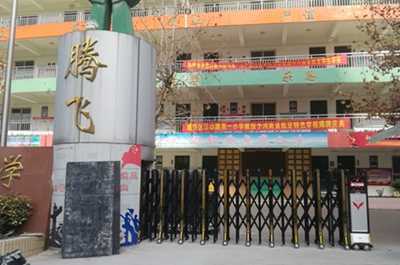 热烈庆贺江山路第一小学采用华捷盛智能伸缩门